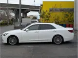 2017 Toyota Crown Majesta 3.5 F version Pearl Sedan for sale, Japanese used car export - photo 11 of 35 | GULJI TRADERS
