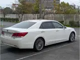 2017 Toyota Crown Majesta 3.5 F version Pearl Sedan for sale, Japanese used car export - photo 15 of 35 | GULJI TRADERS