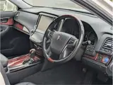 2017 Toyota Crown Majesta 3.5 F version Pearl Sedan for sale, Japanese used car export - photo 18 of 35 | GULJI TRADERS