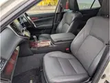 2017 Toyota Crown Majesta 3.5 F version Pearl Sedan for sale, Japanese used car export - photo 23 of 35 | GULJI TRADERS