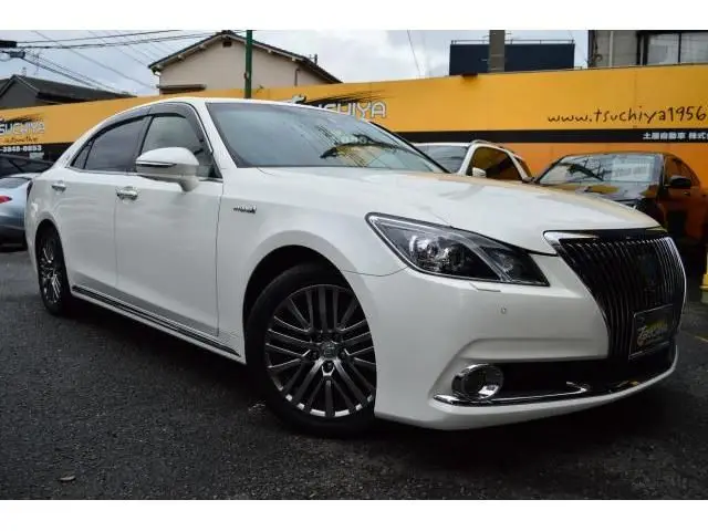 2017 Toyota Crown Majesta F version - photo 1 2017 Toyota Crown Majesta F version White Sedan for sale, Japanese used car export - photo 1 of 9 | GULJI TRADERS