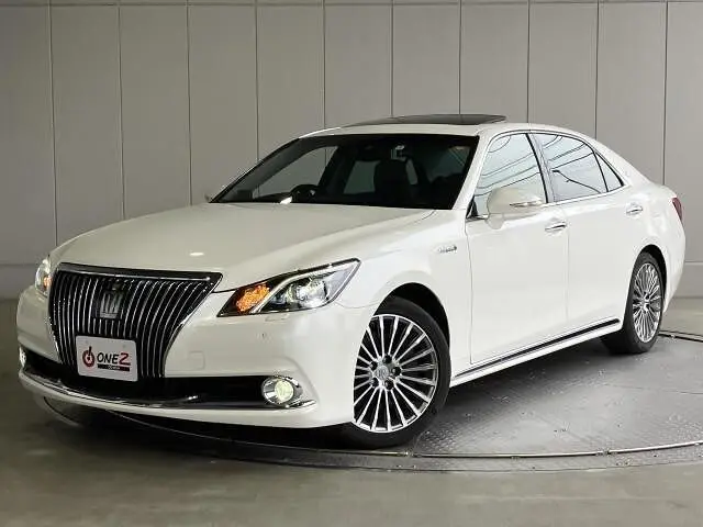 2018 Toyota Crown Majesta 3.5 F Version J Frontier Auto Closer! Pearl Sedan for sale, Japanese used car export | GULJI TRADERS