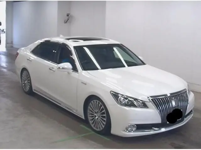 2018 Toyota Crown Majesta F Version J-Frontier - photo 1 2018 Toyota Crown Majesta F Version J-Frontier Pearl Sedan for sale, Japanese used car export - photo 1 of 9 | GULJI TRADERS