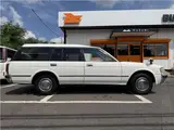1996 Toyota Crown Van Super Deluxe ★ Front and rear chrome bumpers ★ Electric fender mirrors ★ Air conditioning White Van for sale, Japanese used car export - photo 10 of 50 | GULJI TRADERS