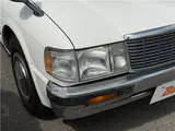 1996 Toyota Crown Van Super Deluxe ★ Front and rear chrome bumpers ★ Electric fender mirrors ★ Air conditioning White Van for sale, Japanese used car export - photo 31 of 50 | GULJI TRADERS