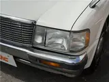 1996 Toyota Crown Van Super Deluxe ★ Front and rear chrome bumpers ★ Electric fender mirrors ★ Air conditioning White Van for sale, Japanese used car export - photo 32 of 50 | GULJI TRADERS