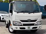 2019 Toyota Dyna Truck Flatbed truck, 1250kg load capacity, gross vehicle weight under 3 tons, compatible with the new standard driver's license. White Truck for sale, Japanese used car export - photo 4 of 40 | GULJI TRADERS