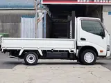 2019 Toyota Dyna Truck Flatbed truck, 1250kg load capacity, gross vehicle weight under 3 tons, compatible with the new standard driver's license. White Truck for sale, Japanese used car export - photo 8 of 40 | GULJI TRADERS