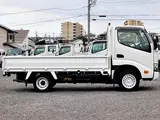 2019 Toyota Dyna Truck Flatbed truck, 1.5t load capacity, gross vehicle weight under 3.5t, compatible with new standard driver's license. White Truck for sale, Japanese used car export - photo 8 of 39 | GULJI TRADERS