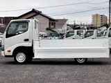 2019 Toyota Dyna Truck Flatbed truck, 1.5t load capacity, gross vehicle weight under 3.5t, compatible with new standard driver's license. White Truck for sale, Japanese used car export - photo 13 of 39 | GULJI TRADERS