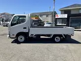 2019 Toyota Dyna Truck No power tailgate, not applicable, 2WD White Truck for sale, Japanese used car export - photo 4 of 25 | GULJI TRADERS