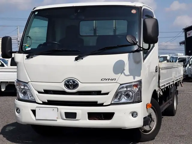 2020 Toyota Dyna Truck Flatbed, 2-ton load capacity, wide long, low-floor, gross vehicle weight less than 5 tons. - photo 1 2020 Toyota Dyna Truck Flatbed, 2-ton load capacity, wide long, low-floor, gross vehicle weight less than 5 tons. White Truck for sale, Japanese used car export - photo 1 of 6 | GULJI TRADERS