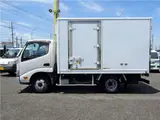 2020 Toyota Dyna Truck Low-temperature refrigerated truck, left-side door, reduced braking system, keyless entry, 6-speed manual transmission. White Truck for sale, Japanese used car export - photo 3 of 49 | GULJI TRADERS