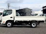 2020 Toyota Dyna Truck Flatbed, 2-ton load capacity, standard 10-foot body, low-floor design, gross vehicle weight less than 5 tons. White Truck for sale, Japanese used car export - photo 9 of 42 | GULJI TRADERS
