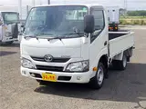 2021 Toyota Dyna Truck Flatbed, standard, low-floor, suitable for regular driver's licenses, with wooden floorboards, navigation system, TV, keyless entry, 1.5t capacity. White Truck for sale, Japanese used car export - photo 1 of 51 | GULJI TRADERS