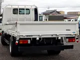 2021 Toyota Dyna Truck Flatbed, 2-ton load capacity, wide long, low-floor, gross vehicle weight less than 5 tons White Truck for sale, Japanese used car export - photo 4 of 7 | GULJI TRADERS