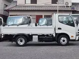 2022 Toyota Dyna Truck Flatbed truck, 2-ton load capacity, standard 10-foot chassis, fully equipped, gross vehicle weight less than 5 tons. White Truck for sale, Japanese used car export - photo 8 of 41 | GULJI TRADERS