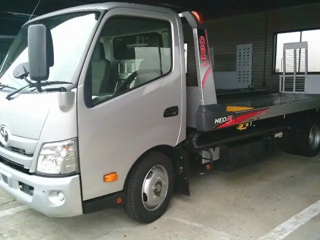 2025 Toyota Dyna Truck Seksai Silver Truck for sale, Japanese used car export | GULJI TRADERS