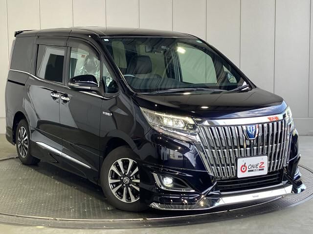 2017 Toyota Esquire 1.8 Hybrid Gi - photo 1 2017 Toyota Esquire 1.8 Hybrid Gi Sedan for sale, Japanese used car export - photo 1 of 10 | GULJI TRADERS