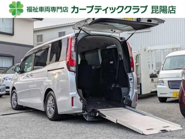 2017 Toyota Esquire 2.0 Xi - photo 1 2017 Toyota Esquire 2.0 Xi Sedan for sale, Japanese used car export - photo 1 of 9 | GULJI TRADERS
