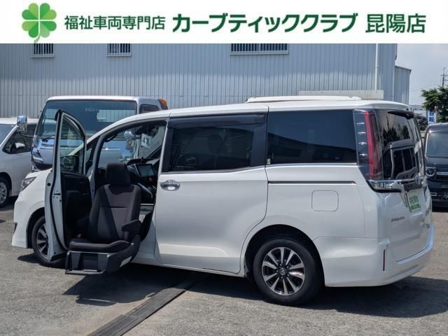 2017 Toyota Esquire 2.0 Xi - photo 1 2017 Toyota Esquire 2.0 Xi Sedan for sale, Japanese used car export - photo 1 of 9 | GULJI TRADERS