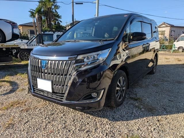 2018 Toyota Esquire Hybrid Gi - photo 1 2018 Toyota Esquire Hybrid Gi Sedan for sale, Japanese used car export - photo 1 of 9 | GULJI TRADERS