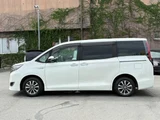 2020 Toyota Esquire Hybrid Sedan for sale, Japanese used car export - photo 6 of 9 | GULJI TRADERS