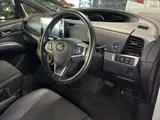 2017 Toyota Estima Aeras Premium Pearl Van for sale, Japanese used car export - photo 5 of 8 | GULJI TRADERS