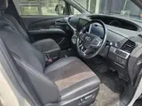 2017 Toyota Estima 2.4 Aeras Premium Pearl Van for sale, Japanese used car export - photo 7 of 9 | GULJI TRADERS