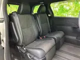 2017 Toyota Estima Aeras Premium Pearl Van for sale, Japanese used car export - photo 5 of 9 | GULJI TRADERS