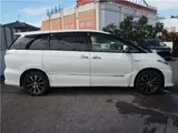 2016 Toyota Estima Hybrid Aeras Premium Edition 4WD 10.1-inch rear seat monitor Pearl Van for sale, Japanese used car export - photo 33 of 76 | GULJI TRADERS