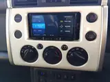 2017 Toyota FJ Cruiser Color package 4WD ☆ Full-segment navigation ☆ Backup camera ☆ White Jeep for sale, Japanese used car export - photo 11 of 19 | GULJI TRADERS