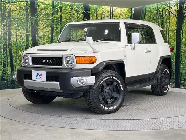 2017 Toyota FJ Cruiser Base grade White Jeep for sale, Japanese used car export | GULJI TRADERS
