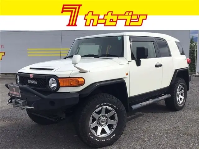 2017 Toyota FJ Cruiser Off-road package White Jeep for sale, Japanese used car export | GULJI TRADERS