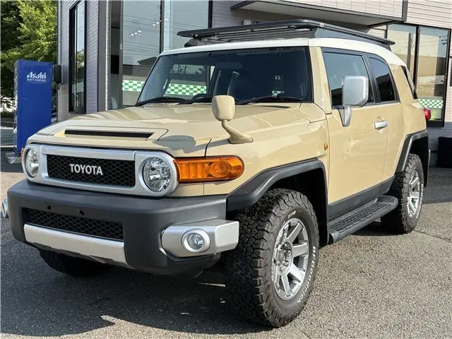 2018 Toyota FJ Cruiser Color Package 4WD - photo 1 2018 Toyota FJ Cruiser Color Package 4WD Brown Jeep for sale, Japanese used car export - photo 1 of 40 | GULJI TRADERS