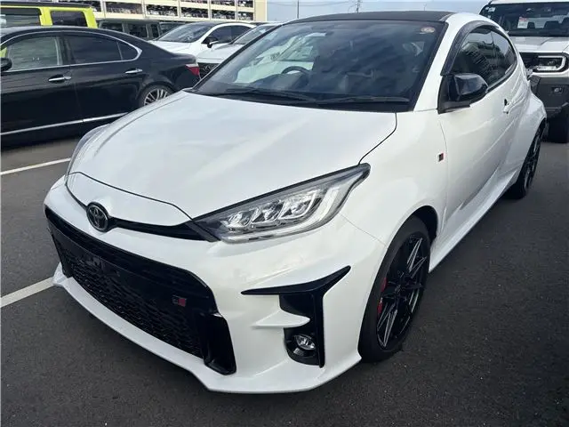 2021 Toyota GR Yaris RZ High Performance 4WD - photo 1 2021 Toyota GR Yaris RZ High Performance 4WD White Coupe for sale, Japanese used car export - photo 1 of 10 | GULJI TRADERS