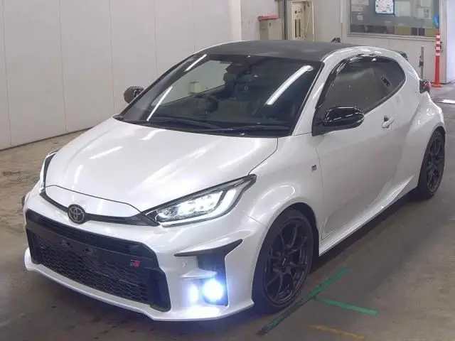 2021 Toyota GR Yaris RS - photo 1 2021 Toyota GR Yaris RS Pearl Coupe for sale, Japanese used car export - photo 1 of 5 | GULJI TRADERS