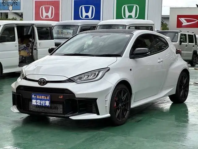 2025 Toyota GR Yaris 1.6 RZ High Performance 4WD Genuine Display Audio - photo 1 2025 Toyota GR Yaris 1.6 RZ High Performance 4WD Genuine Display Audio Pearl Coupe for sale, Japanese used car export | GULJI TRADERS