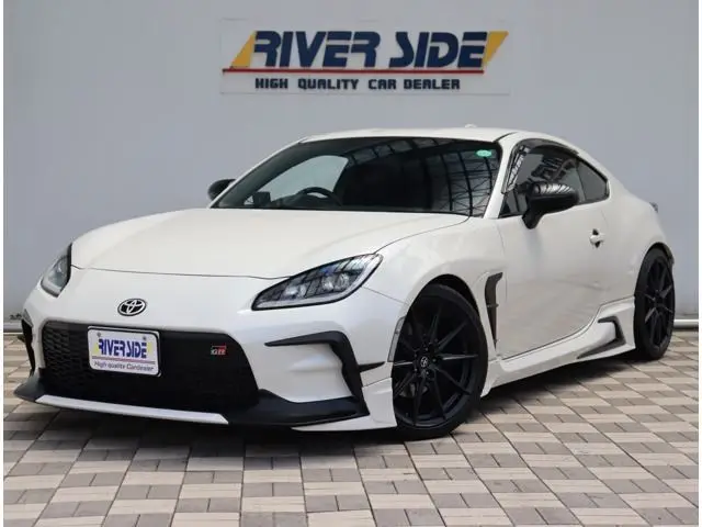 2021 Toyota GR86 2.4 RZ White Coupe for sale, Japanese used car export - photo 1 of 57 | GULJI TRADERS