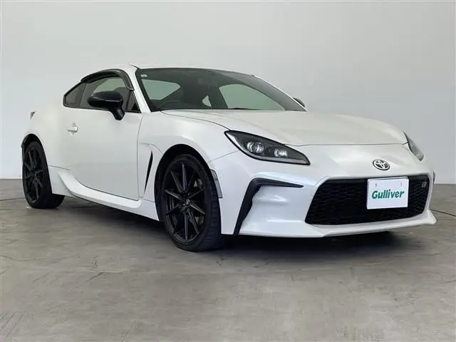 2021 Toyota GR86 RZ White Coupe for sale, Japanese used car export - photo 1 of 24 | GULJI TRADERS