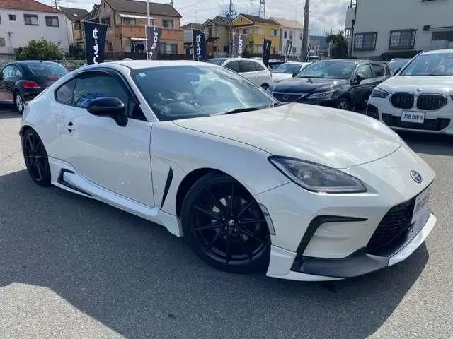 2022 Toyota GR86 RZ - photo 1 2022 Toyota GR86 RZ White Coupe for sale, Japanese used car export - photo 1 of 9 | GULJI TRADERS