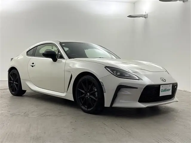 2023 Toyota GR86 RZ - photo 1 2023 Toyota GR86 RZ White Coupe for sale, Japanese used car export - photo 1 of 24 | GULJI TRADERS