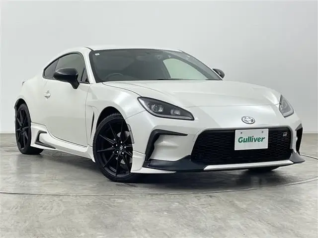 2023 Toyota GR86 RZ - photo 1 2023 Toyota GR86 RZ White Coupe for sale, Japanese used car export - photo 1 of 24 | GULJI TRADERS