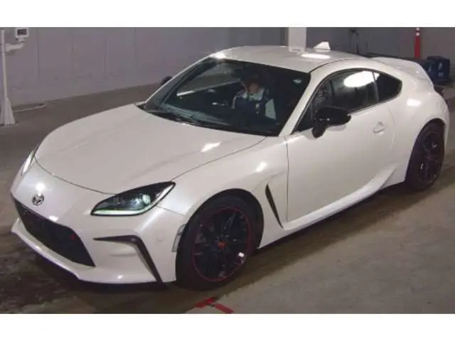 2023 Toyota GR86 RC - photo 1 2023 Toyota GR86 RC Pearl Coupe for sale, Japanese used car export - photo 1 of 7 | GULJI TRADERS