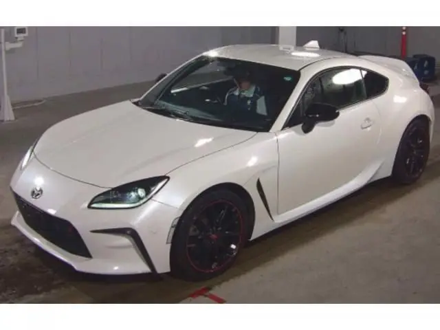2023 Toyota GR86 RC Pearl Coupe for sale, Japanese used car export - photo 1 of 7 | GULJI TRADERS