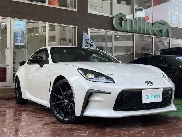 2024 Toyota GR86 RZ White Coupe for sale, Japanese used car export - photo 1 of 24 | GULJI TRADERS