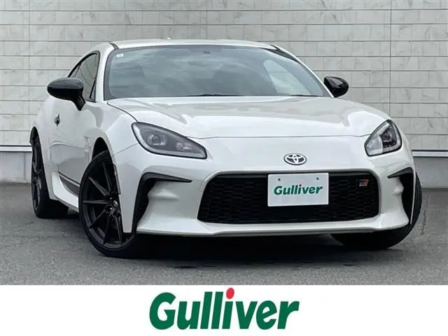 2024 Toyota GR86 RZ 40th Anniversary LTD White Coupe for sale, Japanese used car export - photo 1 of 24 | GULJI TRADERS