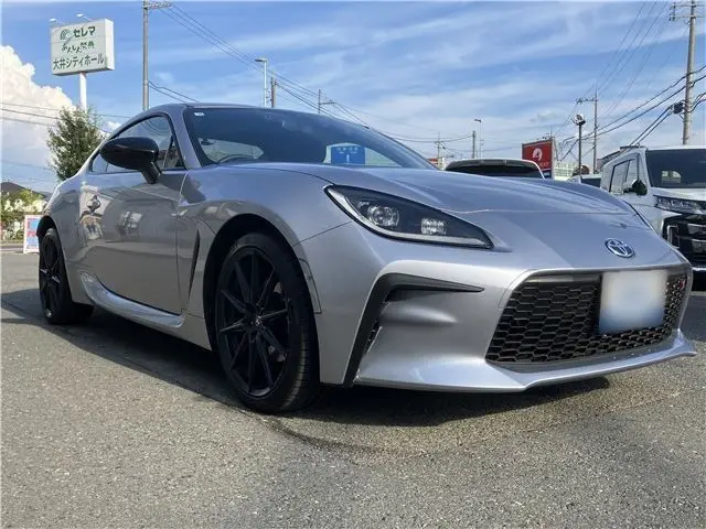 2025 Toyota GR86 RZ Silver Coupe for sale, Japanese used car export | GULJI TRADERS