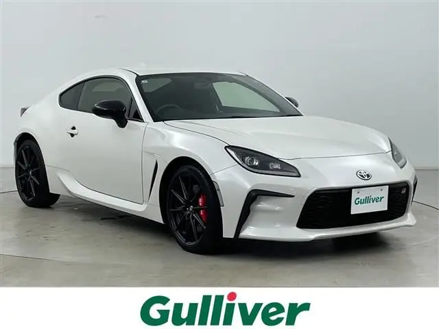 2025 Toyota GR86 RZ White Coupe for sale, Japanese used car export - photo 1 of 23 | GULJI TRADERS