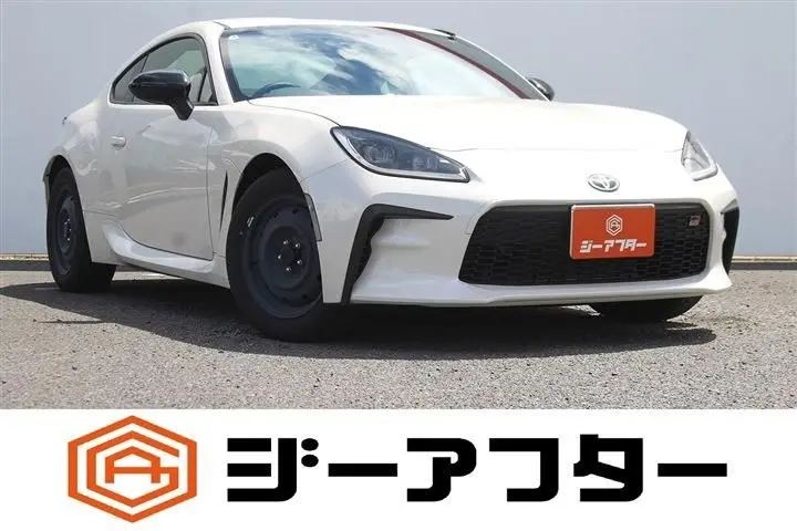2025 Toyota GR86 2.4 RC White Coupe for sale, Japanese used car export - photo 1 of 30 | GULJI TRADERS